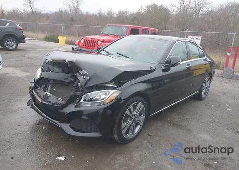 2018 Mercedes-Benz C 300 из США, поврежденный, VIN 55SWF4JB4JU280118